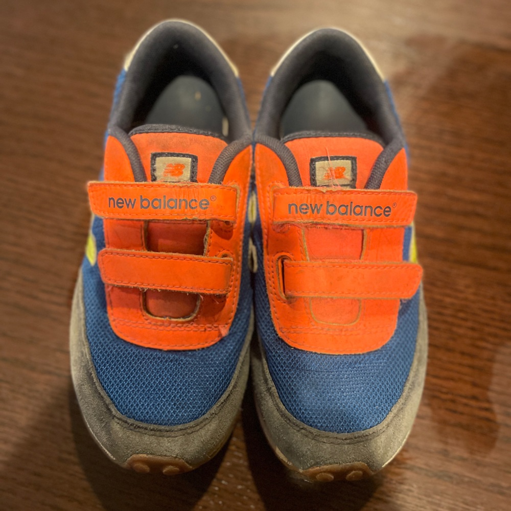 Boys new balance running style shoe